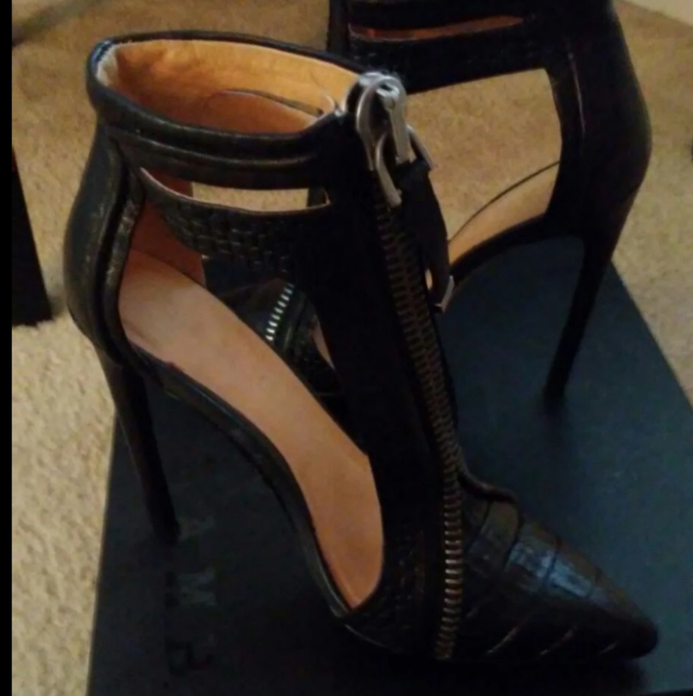 SOLD!!!L.A.M.B Daisy Style heel booties size 7.5